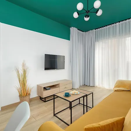 Unique Marina 1 With Spacious Balcony In By Renters *