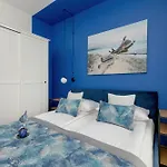 Unique Marina 1 With Spacious Balcony In By Renters Apartment *