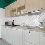 Unique Marina 1 With Spacious Balcony In By Renters *
