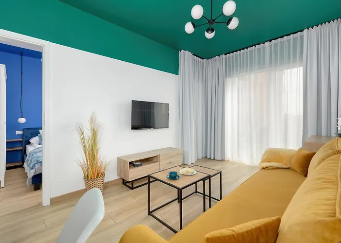 Unique Marina 1 With Spacious Balcony In By Renters *