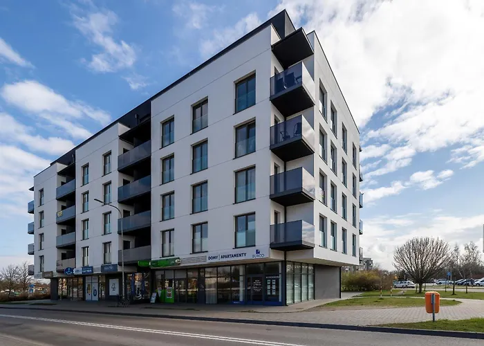 Unique Marina 1 With Spacious Balcony In By Renters