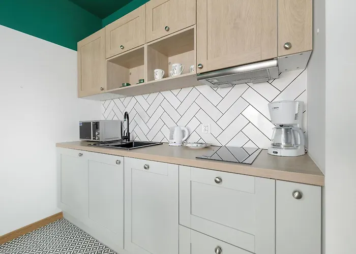 Unique Marina 1 With Spacious Balcony In By Renters *